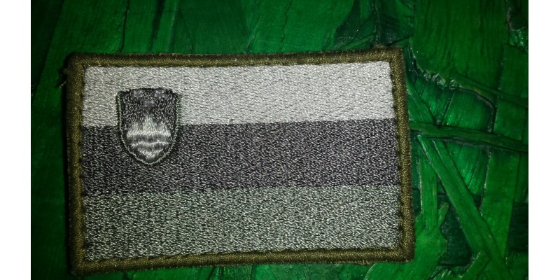 Zastavica Slovenija maskirna (z ježkom)